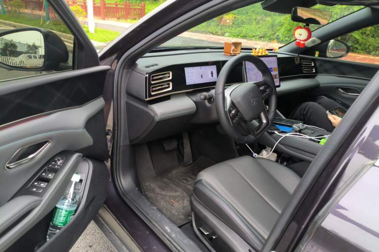 Used BYD Qin L 2025 DM-i Smart Drive 80KM Superior Model Interior 3