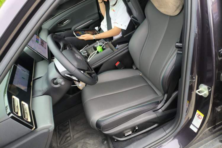 Used BYD Qin L 2025 DM-i Smart Drive 80KM Superior Model Left Front Seat