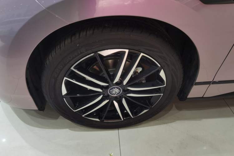 Used BYD Qin L 2025 EV 545KM Excellence Edition Left Front Wheel Hub