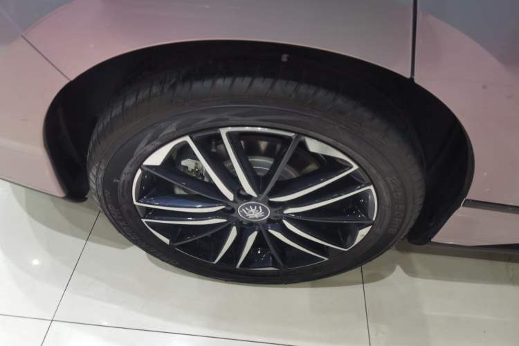 Used BYD Qin L 2025 EV 545KM Excellence Edition Right Rear Wheel Hub