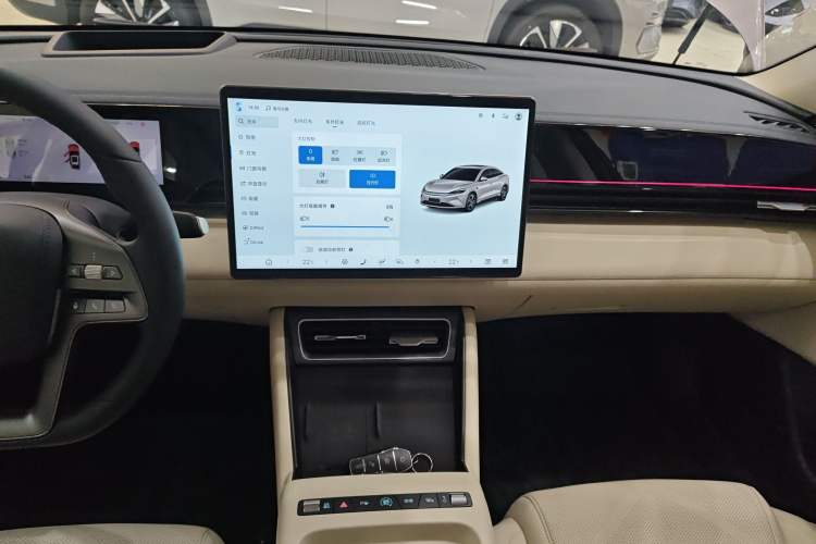 Used BYD Qin L 2025 EV 545KM Cloud Suspension Edition Audio And AC Panel