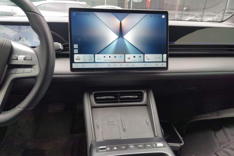 Used BYD Qin L 2025 EV 545KM Excellence Edition Audio And AC Panel