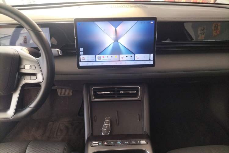 Used BYD Qin L 2025 EV 545KM Beyond Version Audio And AC Panel