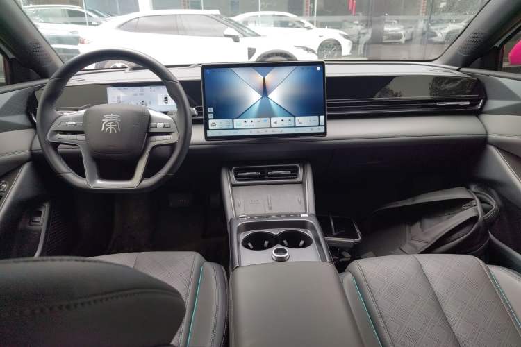 Used BYD Qin L 2025 EV 545KM Excellence Edition Center Console