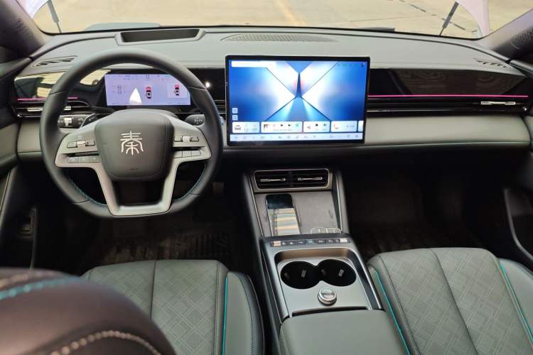 Used BYD Qin L 2025 EV 545KM Excellence Edition Center Console