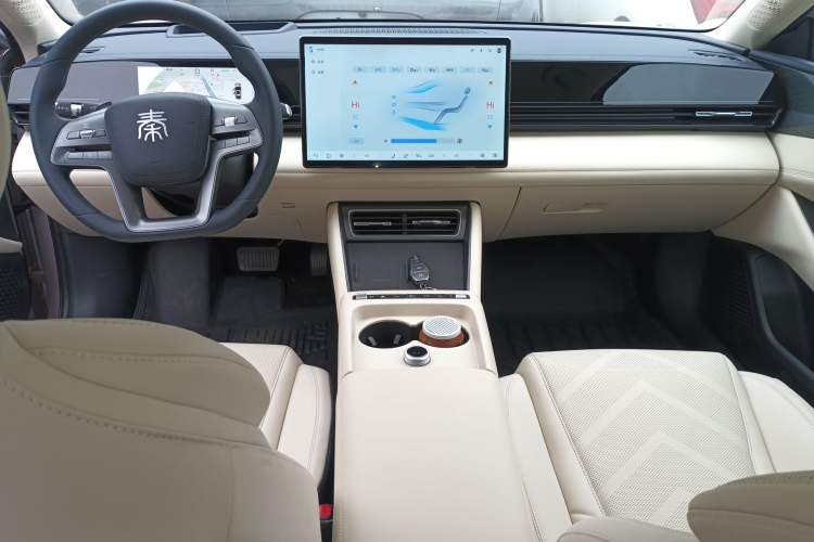 Used BYD Qin L 2025 EV 545KM Cloud Suspension Edition Center Console
