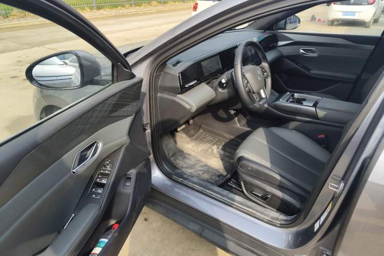Used BYD Qin L 2025 EV 545KM Beyond Version Driver Seat