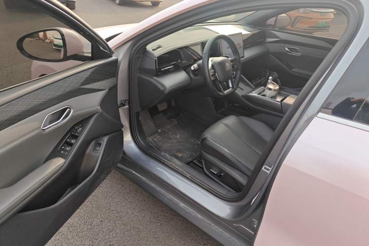 Used BYD Qin L 2025 EV 545KM Beyond Version Driver Seat