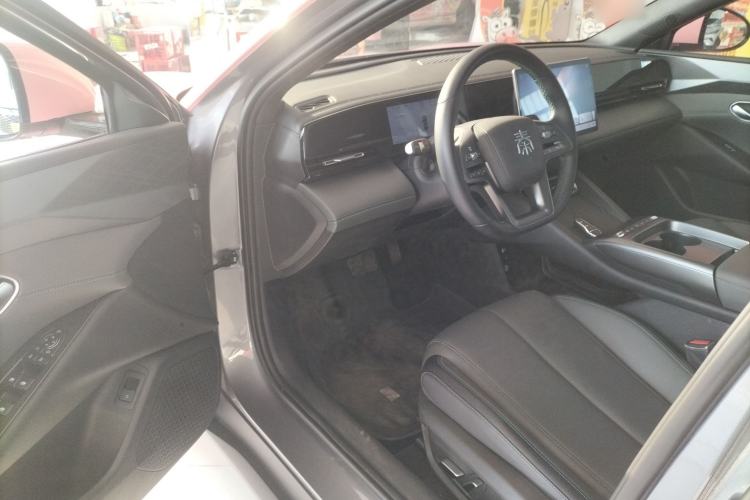 Used BYD Qin L 2025 EV 545KM Beyond Version Driver Seat