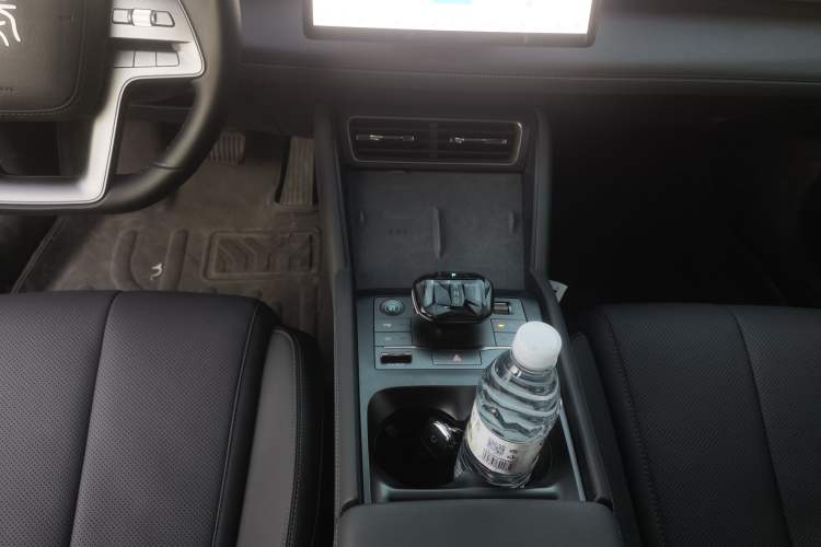 Used BYD Qin L 2025 DM-i Smart Drive 120KM Superior Model Gear Lever