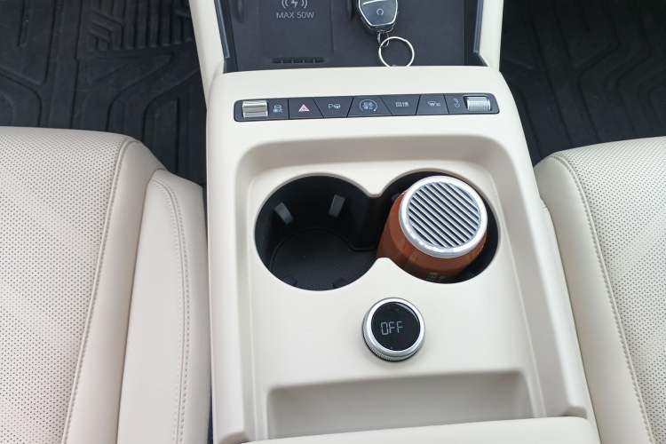 Used BYD Qin L 2025 EV 545KM Cloud Suspension Edition Gear Lever