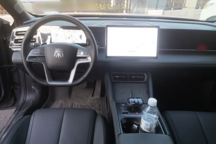 Used BYD Qin L 2025 DM-i Smart Drive 120KM Superior Model Interior 2