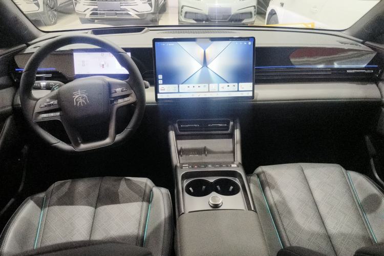 Used BYD Qin L 2025 EV 545KM Cloud Suspension Edition Interior 2