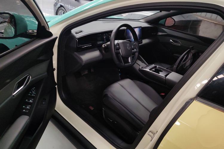Used BYD Qin L 2025 EV 545KM Beyond Version Interior 3