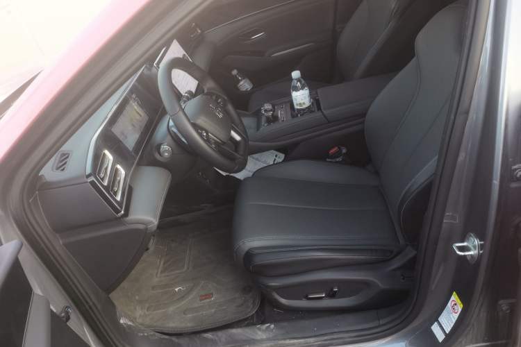 Used BYD Qin L 2025 DM-i Smart Drive 120KM Superior Model Left Front Seat