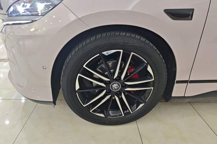 Used BYD Qin L 2025 EV 545KM Cloud Suspension Edition Left Front Wheel Hub