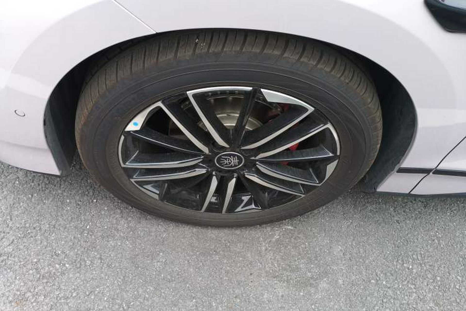 Used BYD Qin L 2025 EV 545KM Cloud Suspension Edition Left Front Wheel Hub