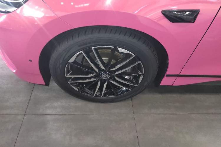 Used BYD Qin L 2025 EV 545KM Excellence Edition Left Front Wheel Hub