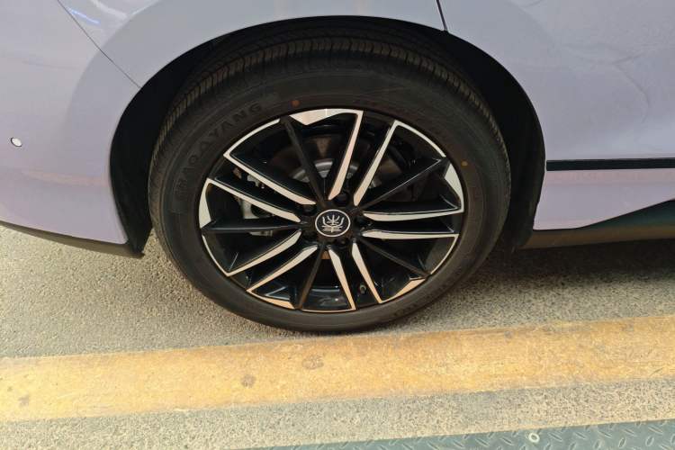 Used BYD Qin L 2025 EV 545KM Excellence Edition Right Rear Wheel Hub