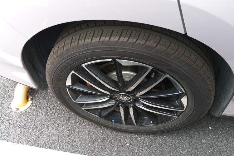 Used BYD Qin L 2025 EV 545KM Cloud Suspension Edition Right Rear Wheel Hub