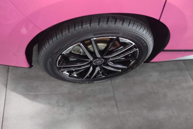 Used BYD Qin L 2025 EV 545KM Excellence Edition Right Rear Wheel Hub