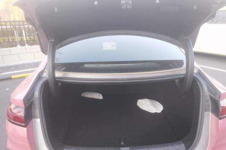 Used BYD Qin L 2025 DM-i Smart Drive 120KM Superior Model Trunk