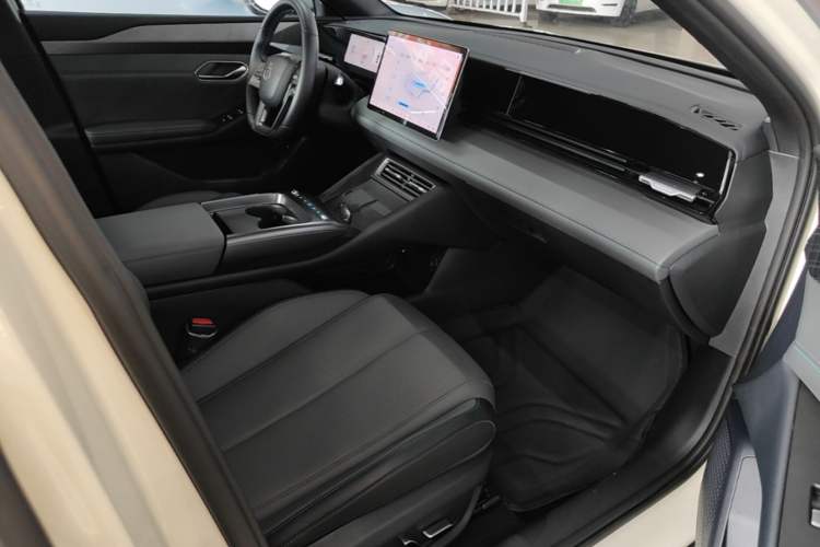 Used BYD Qin L 2025 EV 545KM Beyond Version Right Front Seat
