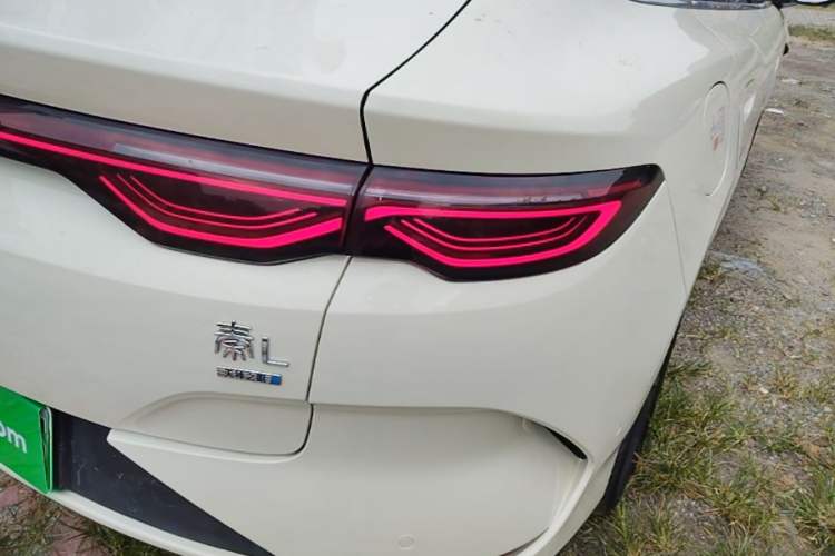 Used BYD Qin L 2025 EV 470KM Leading Edition Right Rear Taillight