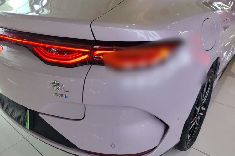 Used BYD Qin L 2025 EV 545KM Cloud Suspension Edition Right Rear Taillight