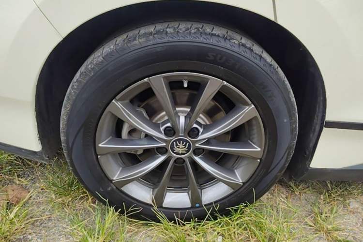 Used BYD Qin L 2025 EV 470KM Leading Edition Right Rear Wheel Hub