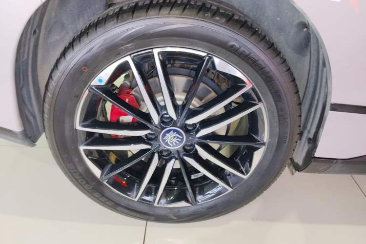 Used BYD Qin L 2025 EV 545KM Cloud Suspension Edition Right Rear Wheel Hub