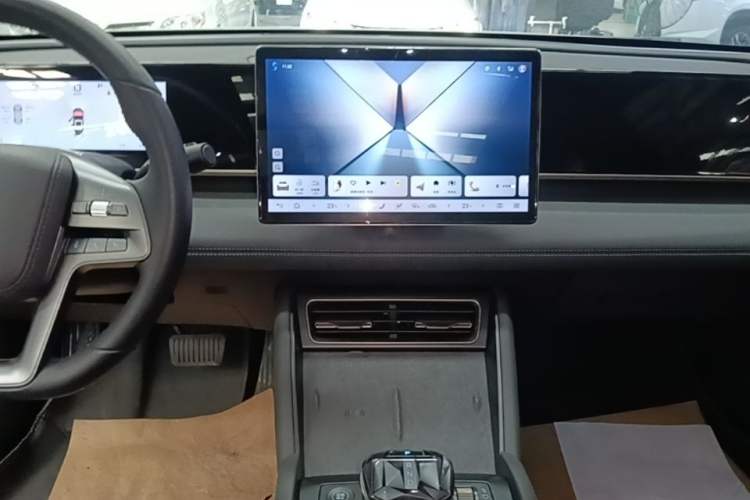 Used BYD Qin L 2025 DM-i Smart Drive 120KM Superior Model Audio And AC Panel