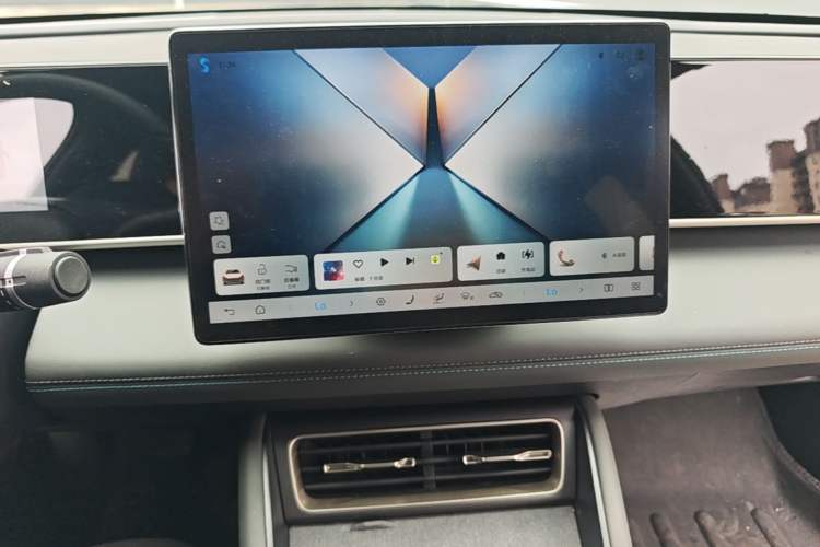 Used BYD Qin L 2025 DM-i Smart Drive 120KM Superior Model Audio And AC Panel