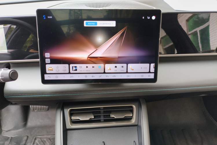 Used BYD Qin L 2025 DM-i Smart Drive 120KM Leading Model Audio And AC Panel