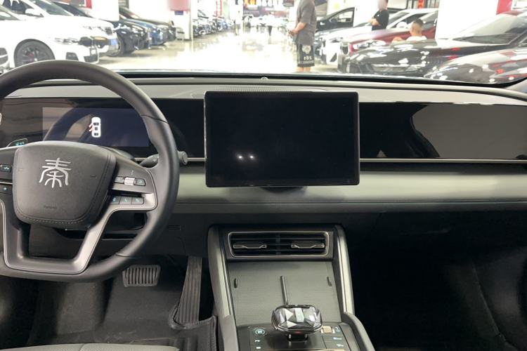 Used BYD Qin L 2025 DM-i Smart Drive 80KM Leading Model Audio And AC Panel