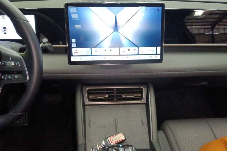 Used BYD Qin L 2025 DM-i Smart Drive 120KM Superior Model Audio And AC Panel