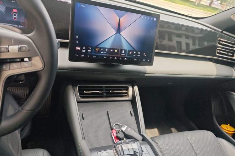 Used BYD Qin L 2025 DM-i Smart Drive 120KM Leading Model Audio And AC Panel