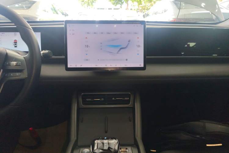 Used BYD Qin L 2025 DM-i Smart Drive 120KM Leading Model Audio And AC Panel