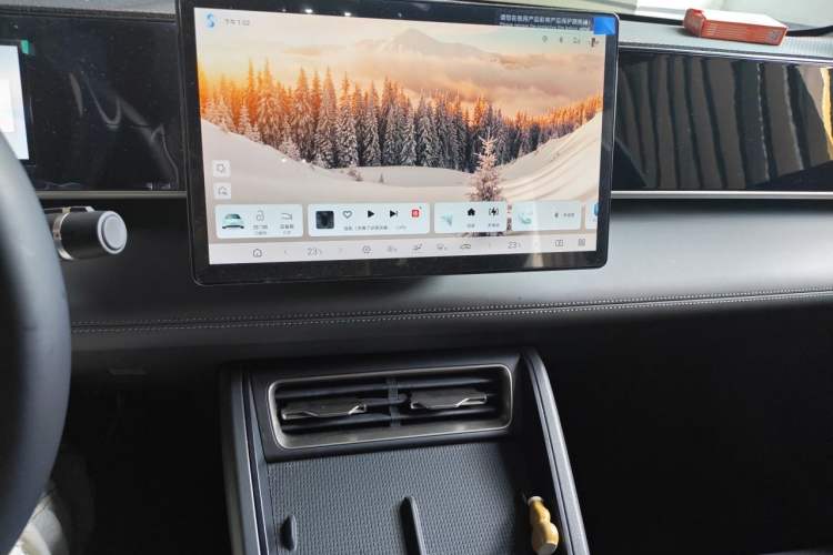 Used BYD Qin L 2025 DM-i Smart Drive 80KM Leading Model Audio And AC Panel