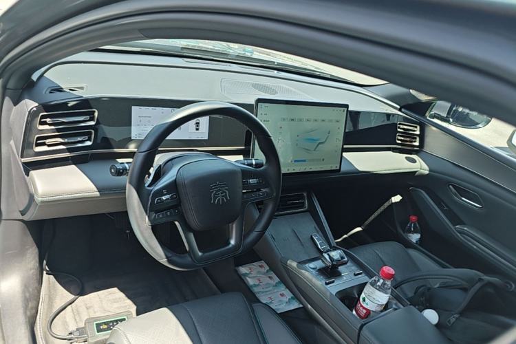 Used BYD Qin L 2025 DM-i Smart Drive 120KM Excellence Model Center Console