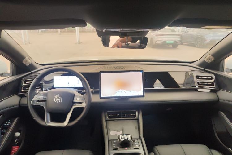Used BYD Qin L 2025 DM-i Smart Drive 120KM Superior Model Center Console