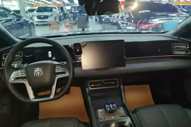 Used BYD Qin L 2025 DM-i Smart Drive 80KM Leading Model Center Console