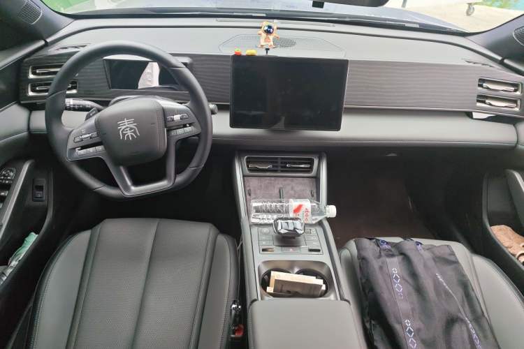 Used BYD Qin L 2025 DM-i Smart Drive 80KM Leading Model Center Console
