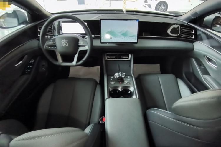 Used BYD Qin L 2025 DM-i Smart Drive 80KM Leading Model Center Console