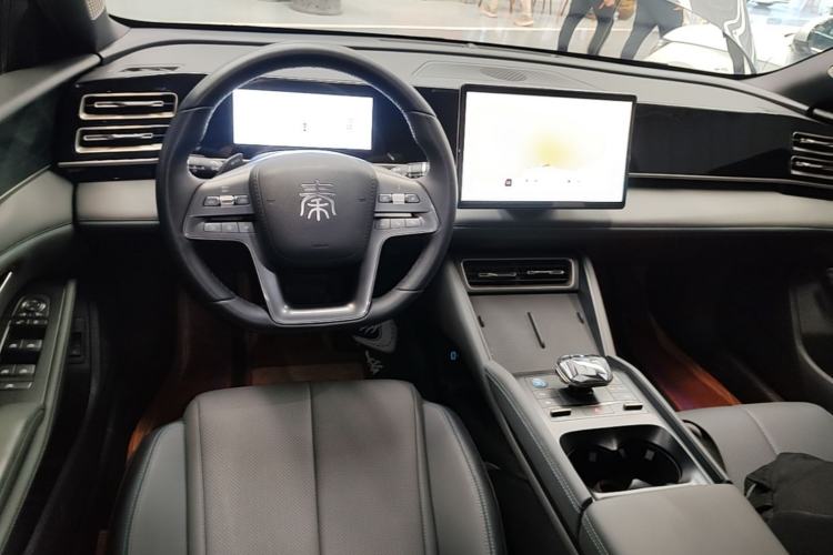 Used BYD Qin L 2025 DM-i Smart Drive 120KM Leading Model Center Console