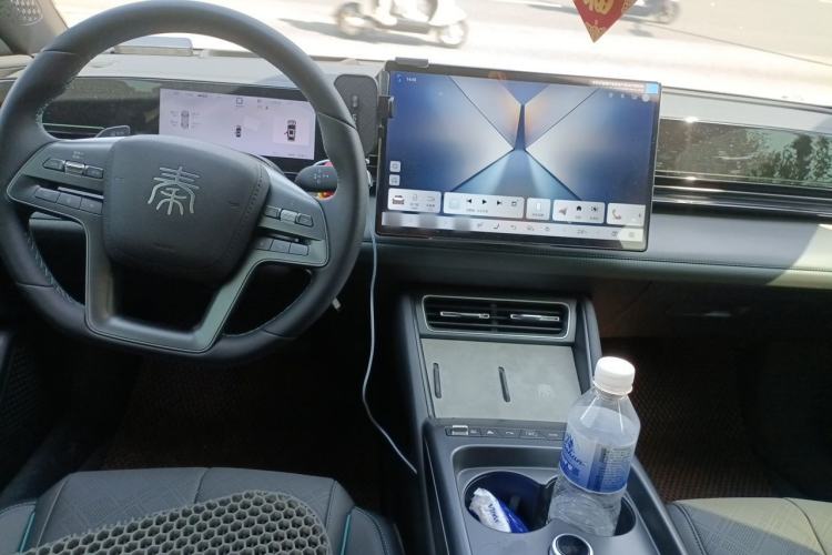 Used BYD Qin L 2025 EV 545KM Cloud Suspension Edition Center Console