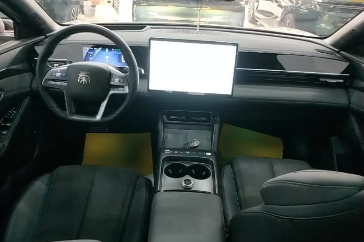 Used BYD Qin L 2025 EV 545KM Excellence Edition Center Console