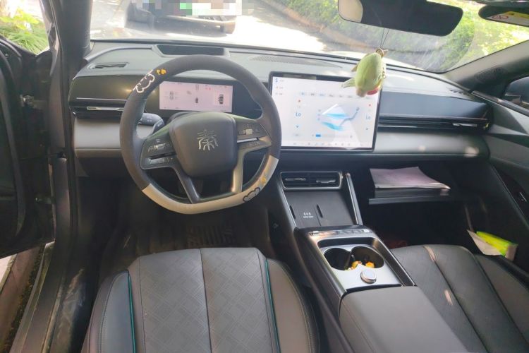 Used BYD Qin L 2025 EV 545KM Cloud Suspension Edition Center Console