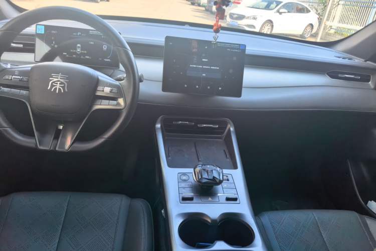 Used BYD Qin L 2025 DM-i Smart Drive 80KM Leading Model Center Console