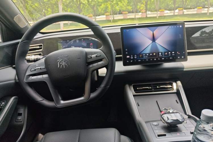 Used BYD Qin L 2025 DM-i Smart Drive 120KM Leading Model Center Console